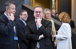 ドイツ国防相「わなにかかるな」　ロシア領空侵犯に冷静対応要請