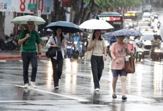台湾東部、台風で１４人死亡　洪水被害、１００人超不明
