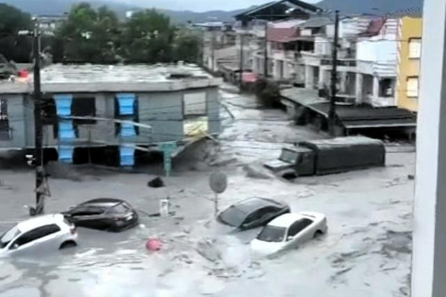 台湾東部、台風で湖があふれて市街地に浸水　2人死亡30人行方不明