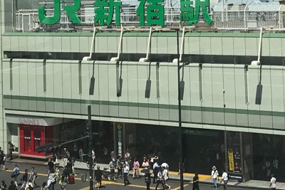 再開発進む新宿駅　27日から歩行者が西口で東西方向の往来可能に