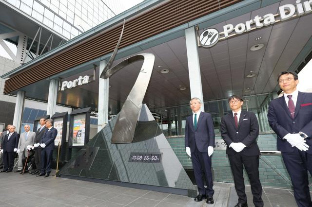 京都駅の新たな待ち合わせ場所に　千玄室さん揮毫のモニュメント