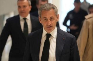 サルコジ元仏大統領に禁錮５年　故カダフィ大佐側から不正資金