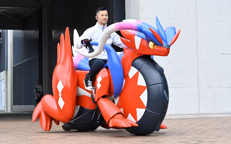 ホンダ、ポケモン「コライドン」二輪初の有人走行　またがり体験も