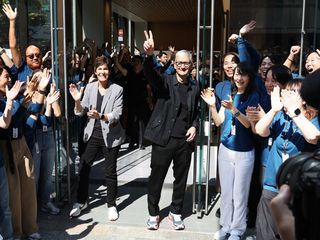「アップル銀座」が再開店＝３年ぶりに元の場所へ