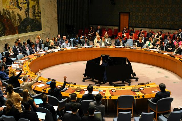 イラン支える中国ロシアの決議案を否決、安保理　28日にも制裁復活