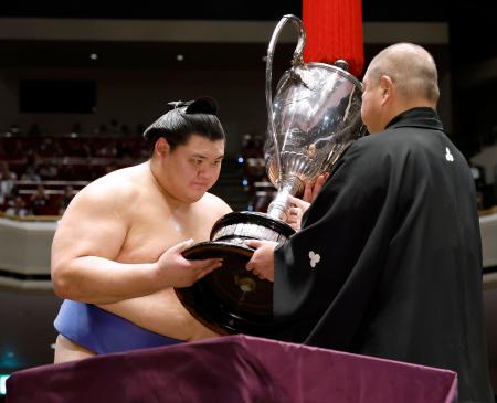 大の里、決定戦で豊昇龍下しＶ　５度目、横綱昇進後は初