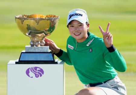 ２０歳菅楓華がツアー初優勝　ダンロップ女子ゴルフ最終日
