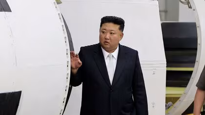 金正恩総書記“核兵器放棄しない” 姿勢を改めて強調「核戦力を中軸とした平和維持は絶対不変の立場だ」核兵器研究所の技術者らと会議
