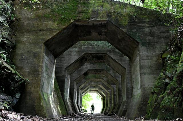 SNS映えスポットで人気「八角トンネル」 熊本・美里町の鉄道遺構