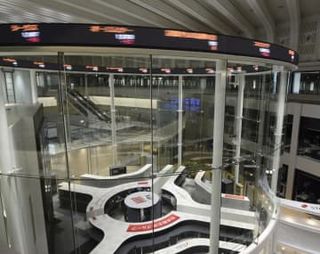 東証続落、終値は311円安　円高ドル安、輸出関連株に売り