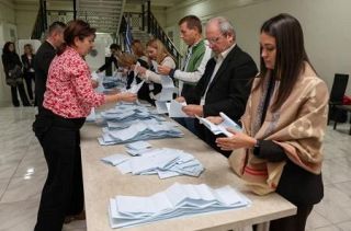 親欧米与党が単独過半数獲得へ　旧ソ連モルドバ議会選