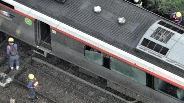 JR高山線の特急とキャリアカー衝突、乗客6人がけが　岐阜・各務原
