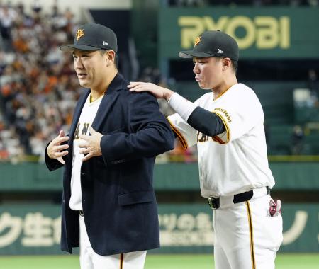 田中将大投手に名球会ブレザー　同僚坂本から贈られる