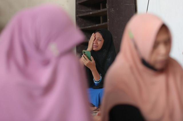 インドネシアで学校倒壊、生徒91人が下敷きか　3人の死亡確認