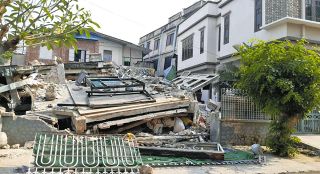 街を埋めるがれき　支援は途絶え、戦闘はやまない…地震から半年「現状をわかってほしい」ミャンマーの悲痛