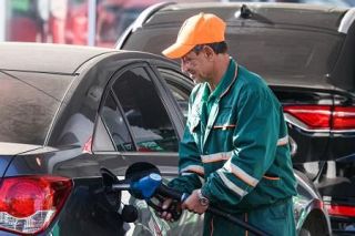 クリミアでガソリン購入を制限　ロシア製油所への攻撃影響か