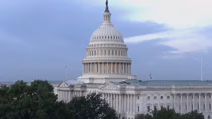 7年ぶりに米政府機関の一部閉鎖　トランプ政権・野党対立で予算失効