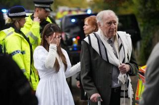 英でユダヤ教会堂付近に車が突入　中部、２人死亡３人重傷