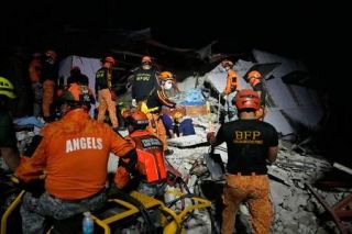 比セブ沖地震の死者７２人に　複数自治体で不明者の捜索終了