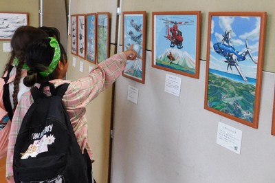 かわいく精巧な「空の乗り物」イラスト展　航空科学博物館で　千葉