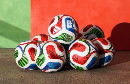 Ｗ杯共催３カ国の国旗デザイン　サッカー、公式球「トリオンダ」