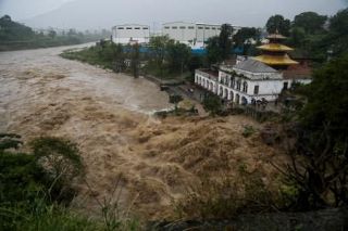 ネパール豪雨、４７人死亡　隣国インドでも１７人犠牲