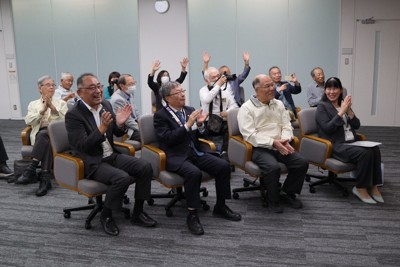 坂口志文氏の兄「待ち焦がれた母、1年足りず」　地元・滋賀で喜び