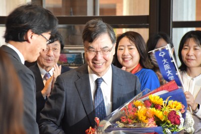 ノーベル賞坂口志文さん「実感湧いてきた」　一夜明け、愛弟子ら祝福