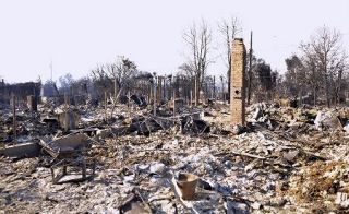 ロス山火事放火疑い男逮捕　１月発生、１２人死亡