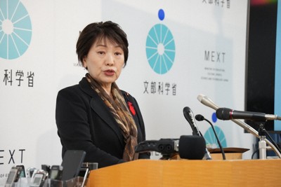 高市総裁称賛の教育勅語　阿部文科相「現場活用の考えはない」