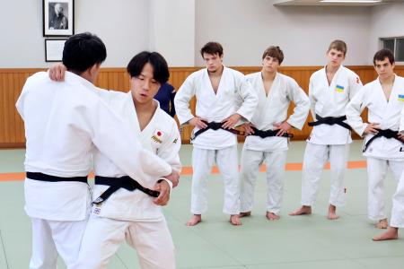 柔道武岡がウクライナ選手指導　世界選手権で金、大外刈りを披露