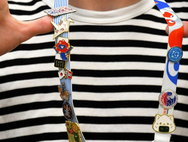 万博でひそかなブームのピンバッジトレード　国籍、年齢問わない交流