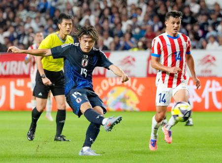 日本、前半は１―１　サッカー、パラグアイ戦