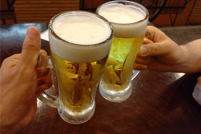 お酒を飲まない人の「割り勘負け」　飲む人が気を配ることは
