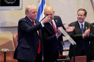 トランプ氏、人質解放の実績誇示　イスラエル国会で演説