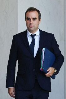 フランス野党、新内閣不信任提出　１６日に審議、左派の出方が焦点
