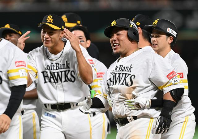 ソフトバンクはサヨナラ、阪神は零封で白星発進　CSファイナル開幕