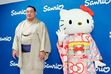 豊昇龍、キティちゃんからパワー　大相撲ロンドン公演で記者会見