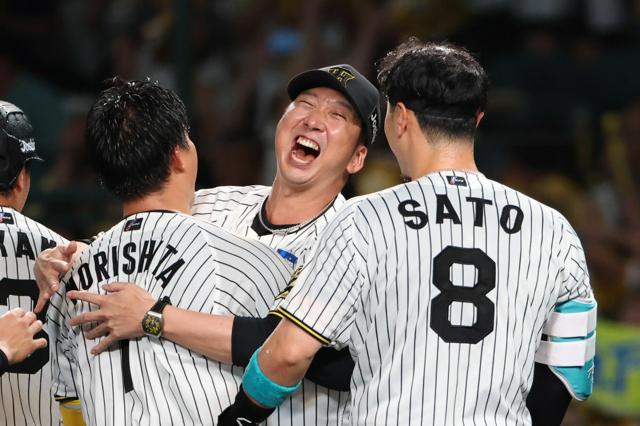 ソフトバンクが連勝、阪神はサヨナラ勝ち　日本シリーズ進出へ王手
