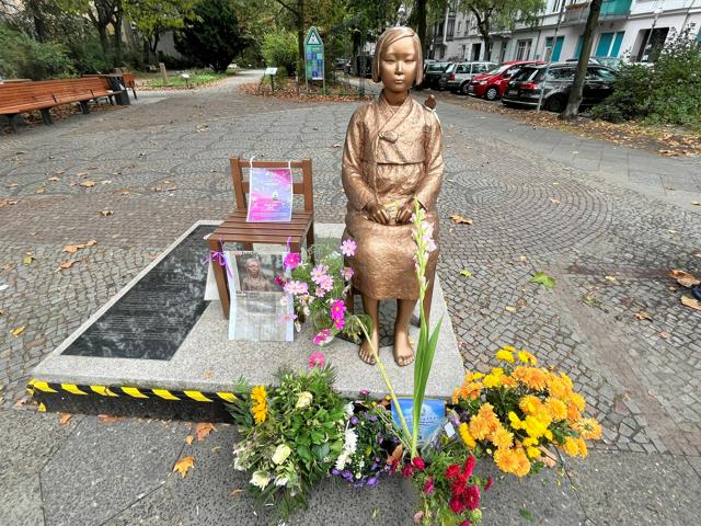 韓国系団体が設置の少女像を撤去、ベルリンの当局　裁判所が訴え棄却