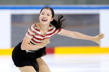 １７歳中井亜美が首位発進　フィギュアＧＰ、りくりゅう首位