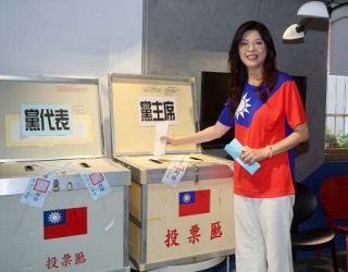 台湾、国民党トップに鄭麗文氏　対中融和、政権奪回目指す