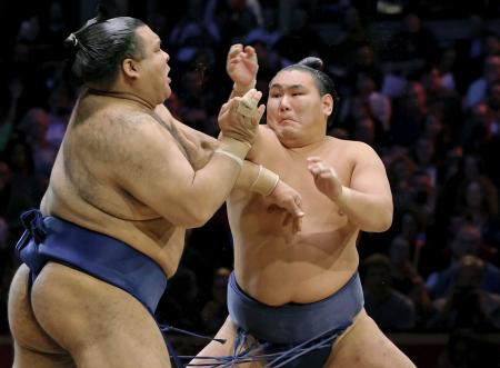 両横綱、翔猿が４連勝　大相撲ロンドン公演４日目