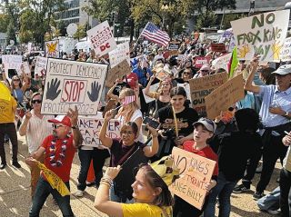 全米が怒った…「王様はいらない」700万人デモ　トランプ氏の強権的姿勢に抗議　共和党は「反米的」と反撃