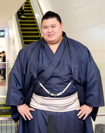 横綱大の里「充実した５日間」　ロンドン公演から帰国