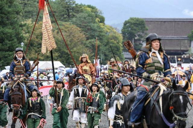 強く麗しく千年の古都飾る 京都・時代祭130年 行列2千人が魅了