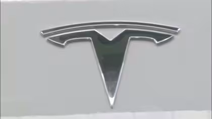 テスラ、7~9月は4割減益 EV税制優遇終了前の駆け込み需要で売上高増加も低金利ローンや関税のコスト上昇が影響