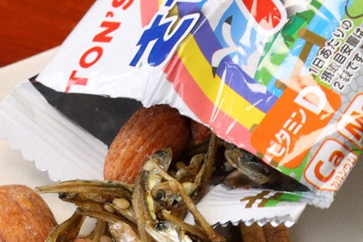 小魚とナッツ、なぜ一緒に? 40周年迎えた「さかなっつハイ!」