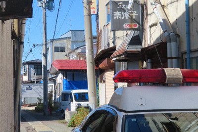 秋田市街地にクマ相次ぐ 4人負傷させ立てこもり、2市で緊急銃猟も