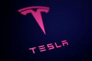 米テスラ、営業利益40％減　EVの部品コスト増で収益力低下
